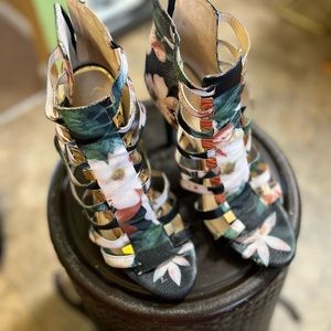 Jessica Simpson floral high heels with gold accent